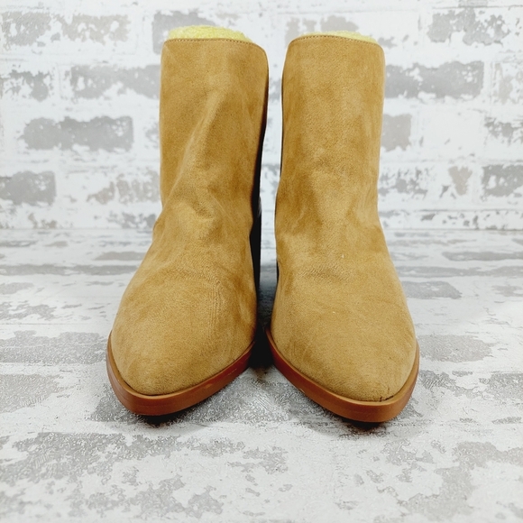NEW Bp Brynne Tan Faux Suede Block Heel Pointy Toe Ankle Booties W660 - Picture 3 of 12
